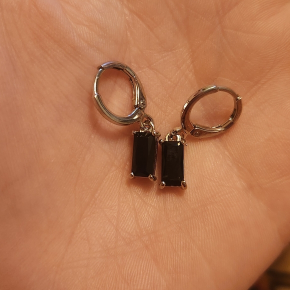 Elegant Hypoallergenic 925 Sterling Silver Dangle Earrings with Black Stones 23M - Picture 2 of 6